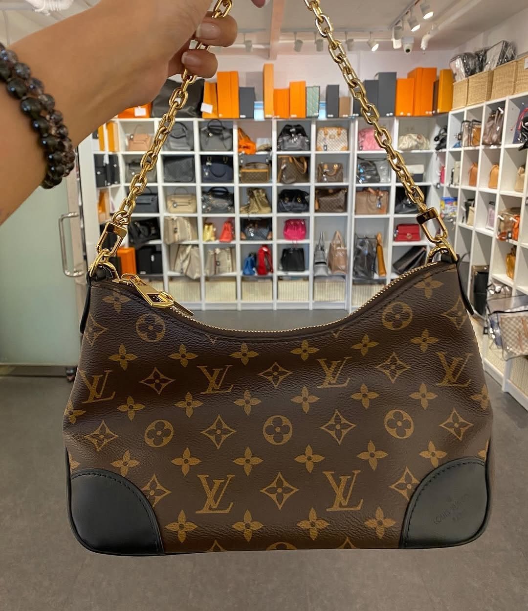 Lv